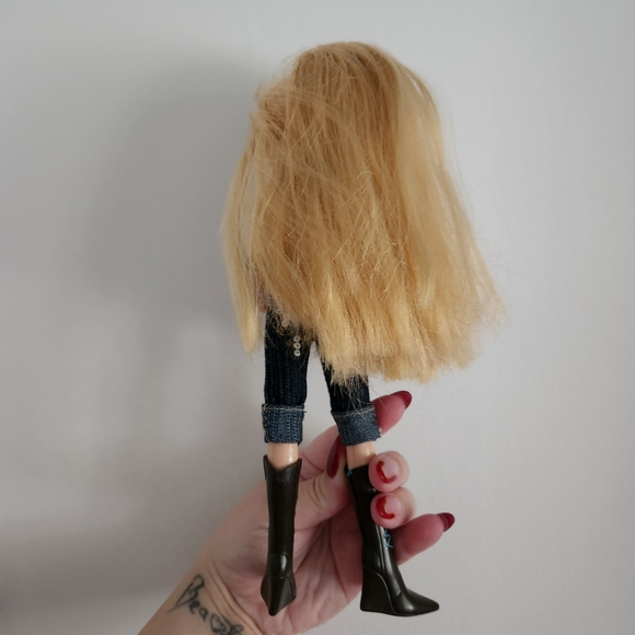 Bratz Talking Cloe Doll - Picture 2 of 7